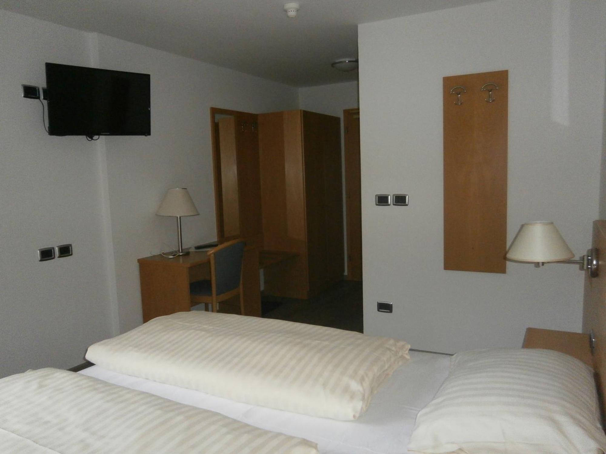 Basic Double Room